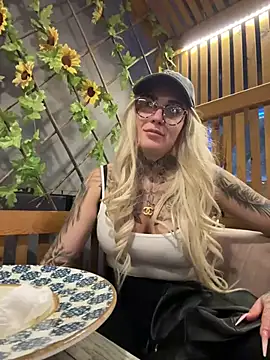 Snapshot of Mia-Fuchs chatting on 16, 3, 2025 Mia-Fuchs online show from 16, 3, 2025