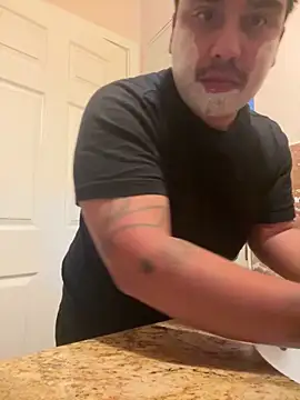 Snapshot of LA_cloudzzpnp chatting on 4, 1, 2025 LA cloudzzpnp online show from 4, 1, 2025