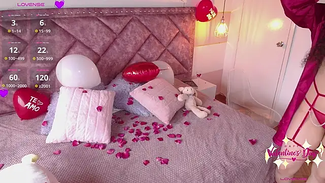 Snapshot of Charlotte__Miller chatting on 14, 2, 2025 Charlotte Miller online show from 14, 2, 2025