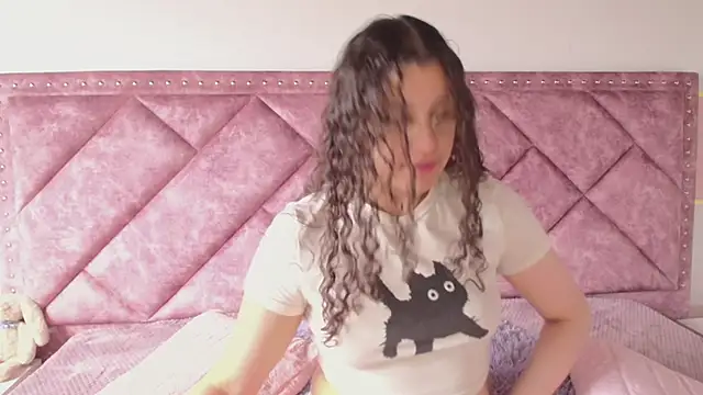 Snapshot of Charlotte__Miller chatting on 22, 3, 2025 Charlotte Miller online show from 22, 3, 2025