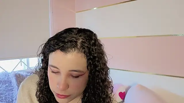 Snapshot of Charlotte__Miller chatting on 9, 10, 2025 Charlotte Miller online show from 9, 10, 2025