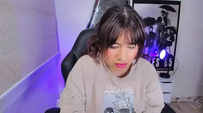 Snapshot of Ji_Eun chatting on 5, 1, 2025 Ji Eun online show from 5, 1, 2025