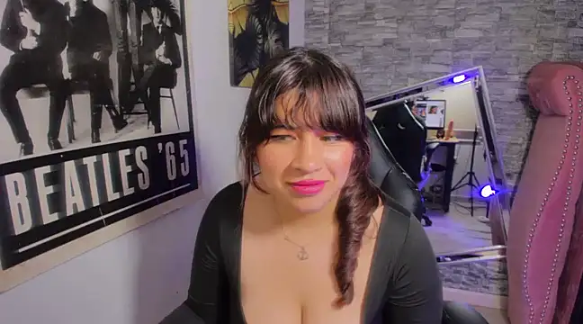 Snapshot of Ji_Eun chatting on 10, 1, 2025 Ji Eun online show from 10, 1, 2025