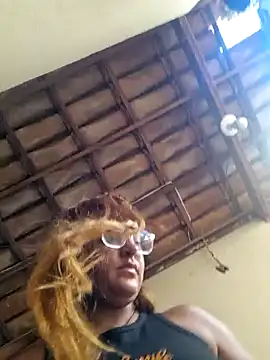 Snapshot of AliceRuivinha2 chatting on 8, 3, 2025 AliceRuivinha2 online show from 8, 3, 2025