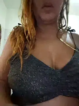 Snapshot of AliceRuivinha2 chatting on 18, 3, 2025 AliceRuivinha2 online show from 18, 3, 2025