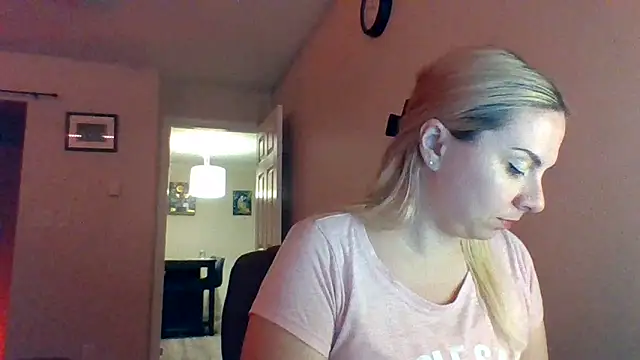 Snapshot of HappyIva chatting on 19, 9, 2025 HappyIva online show from 19, 9, 2025