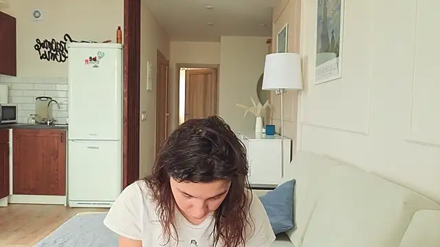 KristineEsme online show from 23, 10, 2025