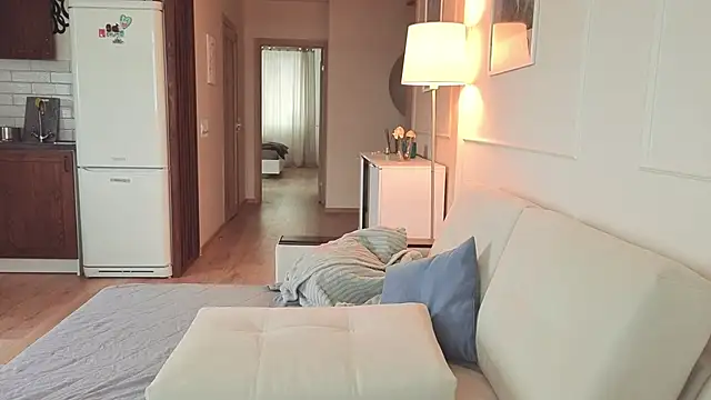 KristineEsme online show from 8, 11, 2025