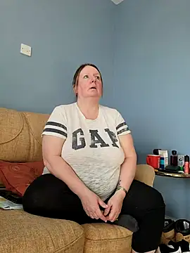 curvy girl71 online show from 20, 3, 2025