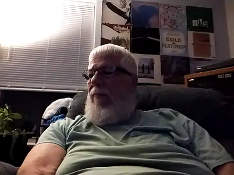 Snapshot of Futura_intx chatting on 16, 9, 2025 Futura intx online show from 16, 9, 2025
