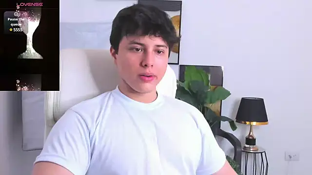 Snapshot of Thom_Ohtani chatting on 2, 2, 2025 Thom Ohtani online show from 2, 2, 2025