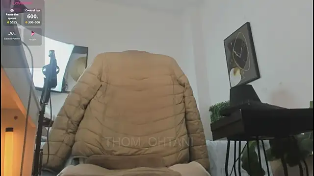 Snapshot of Thom_Ohtani chatting on 26, 5, 2026 Thom Ohtani online show from 26, 5, 2026