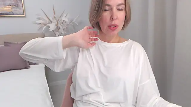 Snapshot of AnnyUBright chatting on 8, 11, 2025 AnnyUBright online show from 8, 11, 2025