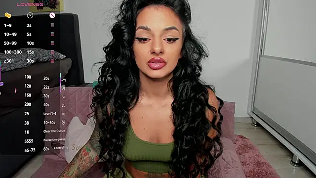 Snapshot of NNNoire chatting on 9, 10, 2025 NNNoire online show from 9, 10, 2025