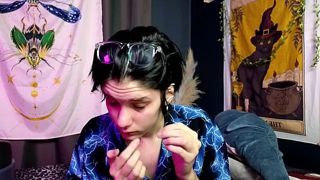 Snapshot of Hyeon_Jin chatting on 19, 1, 2025 Hyeon Jin online show from 19, 1, 2025