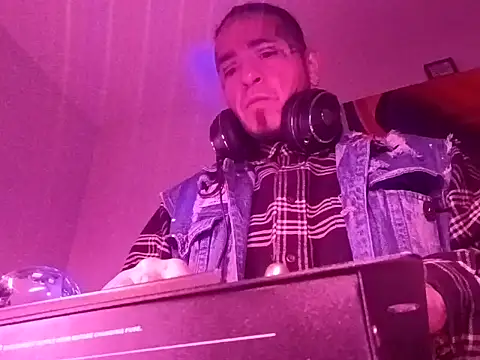 justthetip4209 online show from 4, 10, 2025