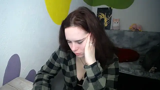 mini girly online show from 1, 2, 2025