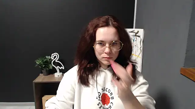 mini girly online show from 4, 2, 2025