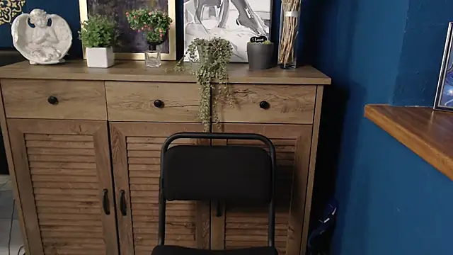 mini girly online show from 11, 9, 2025