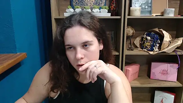 mini girly online show from 4, 10, 2025