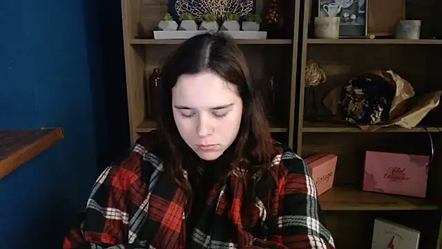 mini girly online show from 6, 10, 2025