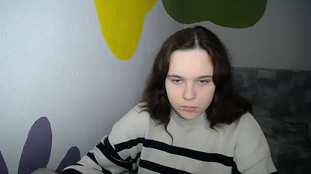 mini girly online show from 4, 12, 2025