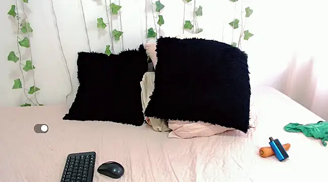 mia grey01 online show from 14, 1, 2025