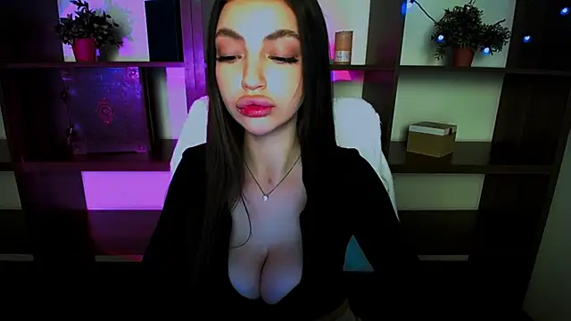 Lexi Jous online show from 4, 3, 2025