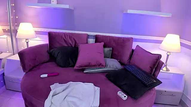 Emma Walkerr  online show from 14, 2, 2025