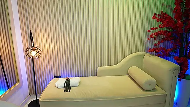 Emma Walkerr  online show from 25, 9, 2025