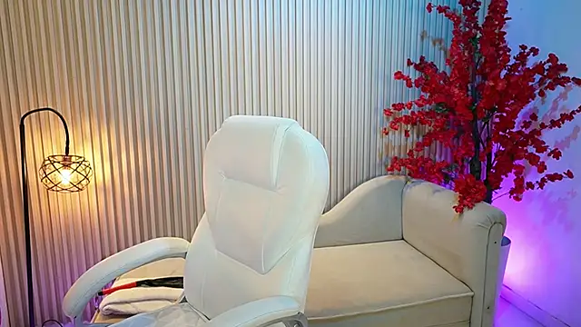 Emma Walkerr  online show from 3, 10, 2025