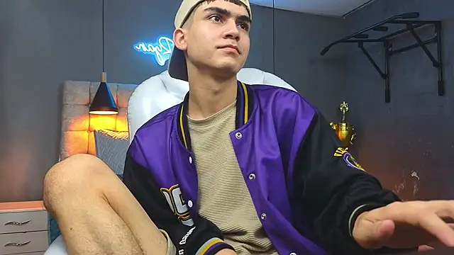 Tommy18   online show from 13, 2, 2025