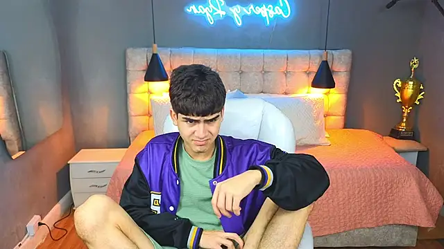 Tommy18   online show from 9, 3, 2025