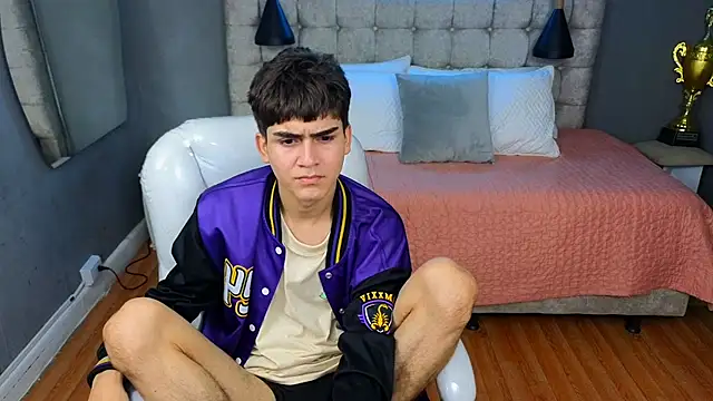 Tommy18   online show from 11, 3, 2025