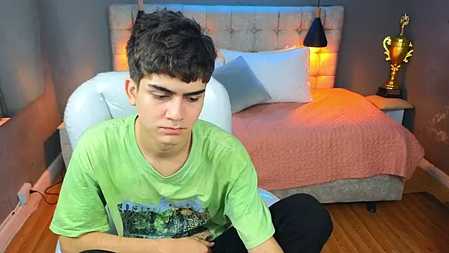 Tommy18   online show from 12, 3, 2025