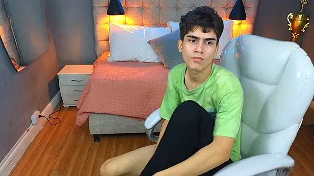 Tommy18   online show from 12, 3, 2025