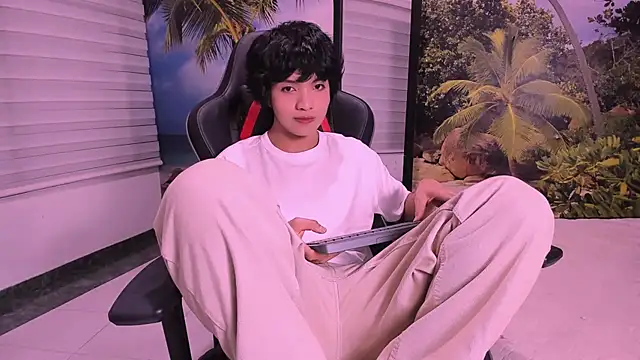 AllanYong18 online show from 6, 2, 2025