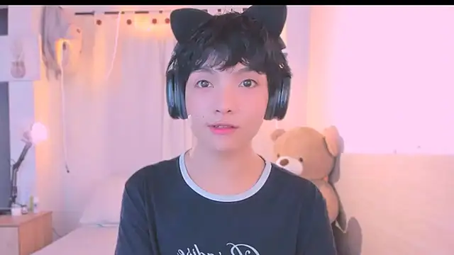 AllanYong18 online show from 16, 10, 2025