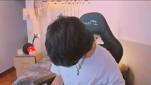 AllanYong18 online show from 5, 4, 2026