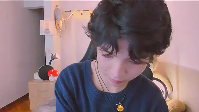 AllanYong18 online show from 6, 4, 2026