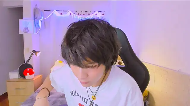 AllanYong18 online show from 16, 4, 2026