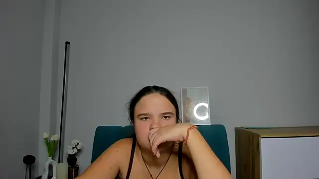 AdeleCruz online show from 6, 10, 2025