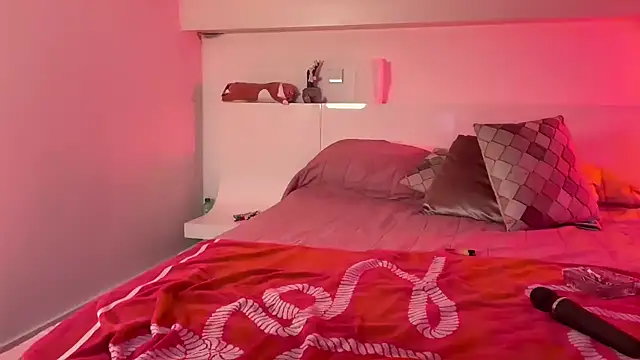 charlyroseblossom online show from 13, 4, 2026