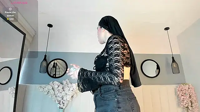 chelsea bolton  online show from 14, 3, 2026