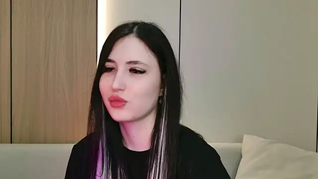 EmmaLawrens online show from 5, 4, 2026