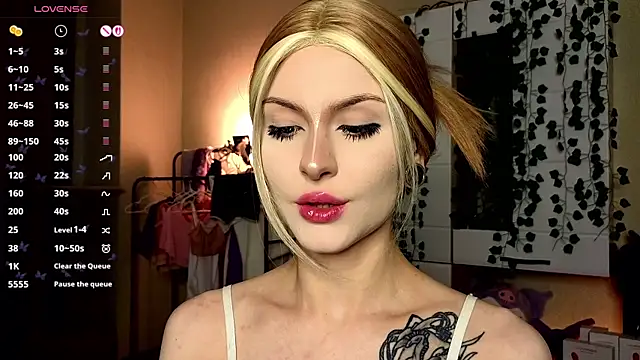 Emily  Mooree online show from 11, 11, 2025