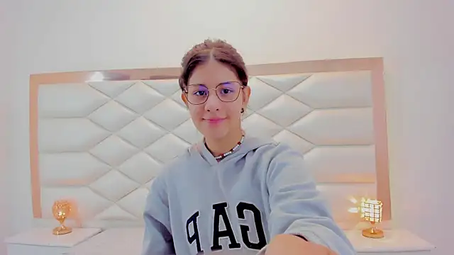 Snapshot of MiaQueen021 chatting on 20, 1, 2025 MiaQueen021 online show from 20, 1, 2025