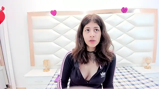 Snapshot of MiaQueen021 chatting on 13, 2, 2025 MiaQueen021 online show from 13, 2, 2025