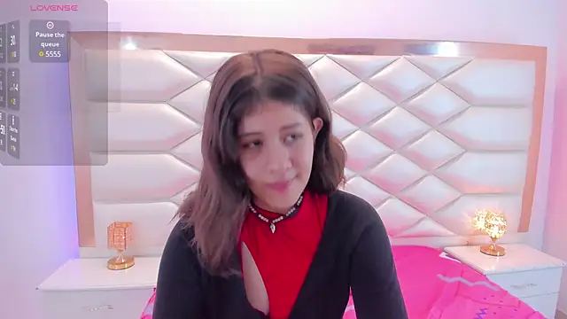 Snapshot of MiaQueen021 chatting on 1, 3, 2025 MiaQueen021 online show from 1, 3, 2025