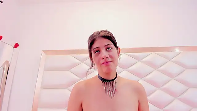 Snapshot of MiaQueen021 chatting on 12, 3, 2025 MiaQueen021 online show from 12, 3, 2025